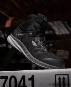 Keen Women's Vista Energy Mid (Carbon-Fiber Toe) | Vapor/Black -Keen Deals Store 1025220 PDP RightImage