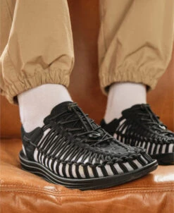 Keen Men's UNEEK | Tortoise Shell/Red Carpet -Keen Deals Store MUNEEKOGLifestylePDPLeft 1 89f9fb55 dff9 439f a991 d6e7cf727a7c